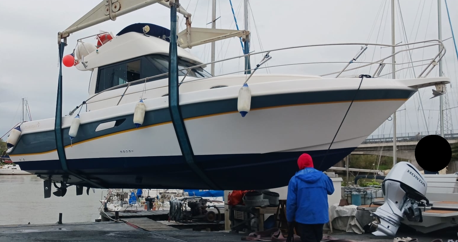 Faeton Moraga 980 fly + 2X260 hp Yanmar<br><a href=dettaglio.aspx?Id=255 >VAI ALLA SCHEDA</a>